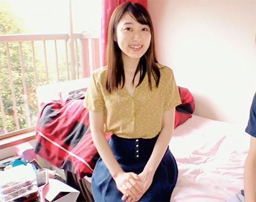 可愛い女子大生が草食系男子のチンポを触って舐めまくりおっぱいを揉まれクンニで興奮して素股からハメまくり中出しされる