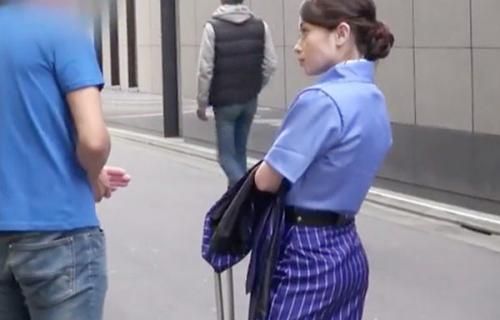 仕事帰りの綺麗なCAのお姉さんに童貞の悩みを相談しておっぱいを揉み電マで興奮させるとフェラして挿入し喘ぎまくる淫乱美女