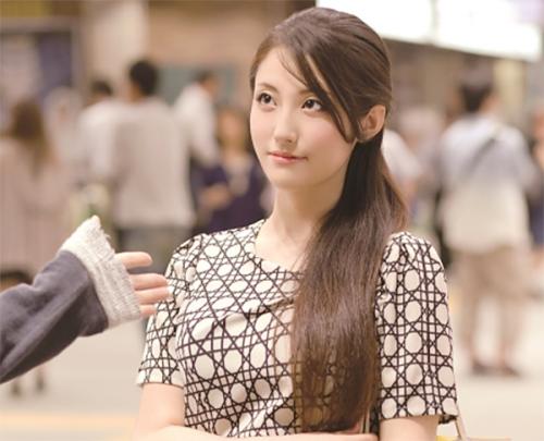 《人妻ナンパ》美人奥さんをホテルに連れ込みおっぱいを揉み手マンで興奮させるとチンポを咥えハメられ喘ぎまくる淫乱人妻