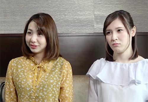 《人妻ナンパ》綺麗な人妻2人におっぱいを見せてもらい電マで興奮させるとチンポを咥えて逆3Pでハメて喘ぎまくる淫乱人妻！