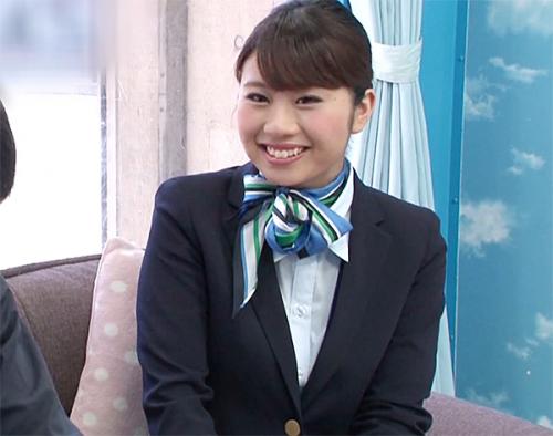 《素人ナンパ》綺麗なCAのお姉さんが童貞の悩みを聞き巨乳を揉ませチンポを咥え素股で興奮してハメられ感じまくる！