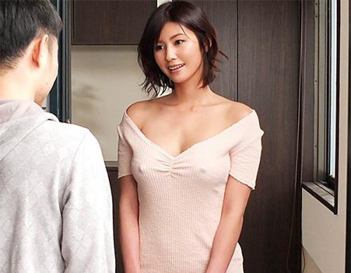 《痴女》隣のお姉さんがノーブラで男を誘惑してフェラやパイズリをして顔面騎乗でクンニされ興奮してハメまくる淫乱美女！
