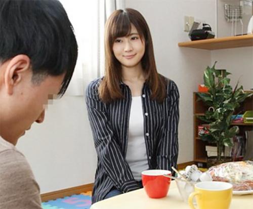 父子家庭の世話をする近所の綺麗な奥さんが強引におっぱいを揉まれて手マンで感じてしまいフェラしてハメられ喘ぎまくる！