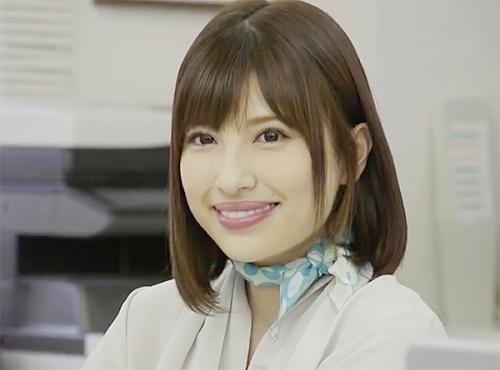 可愛い女子社員に催眠ライトを当てると発情してみんなの前でフェラ抜きして手マンで潮を吹いてフェラしてハメられ中出しされる