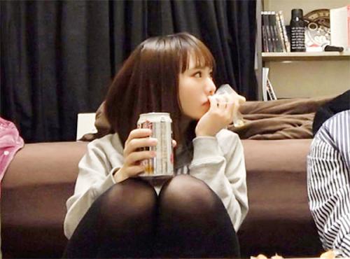 可愛い素人娘を部屋に連れ込み巨乳や美尻を揉み拘束してクンニすると興奮してチンポを咥え挿入され感じまくる淫乱娘！