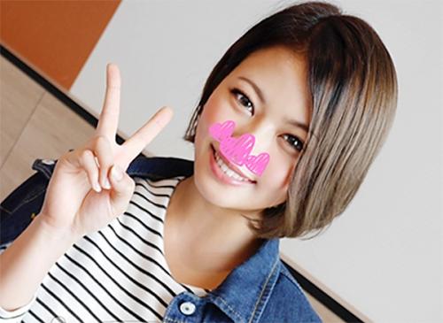 可愛い女子大生のおっぱいを揉み手マンで興奮させるとチンポを咥えて騎乗位で腰を振ってハメまくり中出しされる淫乱娘！