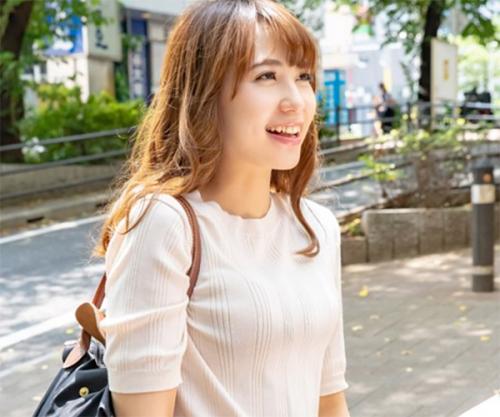 《人妻ナンパ》可愛い人妻に下着を見せてもらいおっぱいを揉みバイブを挿入すると感じまくりフェラしてハメられ中出しされる