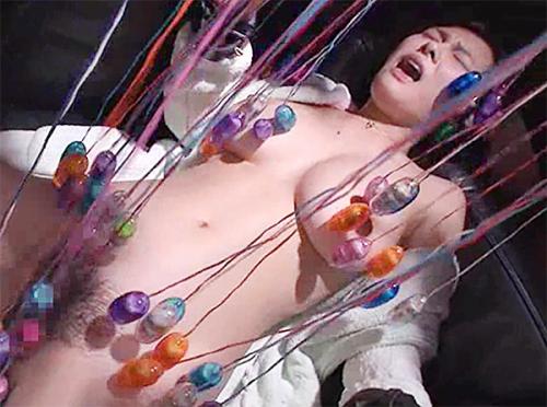 松岡ちなが媚薬を飲まされて手マンで感じまくりお漏らししてローターや電マで責められチンポを咥えハメられ喘ぎまくる！