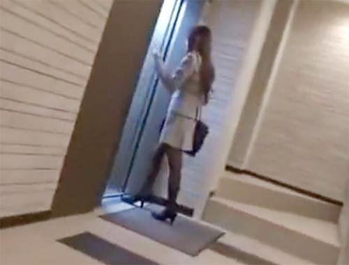 《レイプ》仕事帰りの美人OLを尾行して部屋に押し入りおっぱいを揉みパンストを破りイラマで咥えさせてハメまくり中出しする！