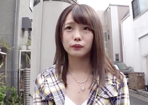 ネットで知り合った美少女をホテルに連れ込み全裸にしてクンニで興奮するとフェラして挿入され喘ぎまくり中出しされる淫乱娘！