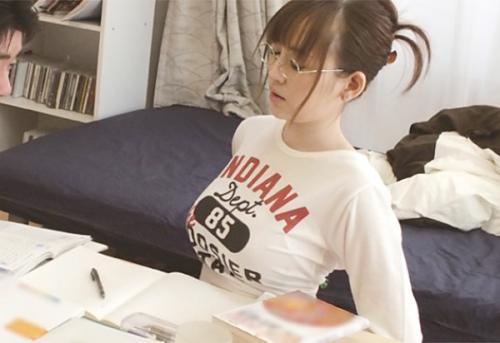 幼馴染の地味娘のスレンダー爆乳に気付いて強引におっぱいを揉むと興奮してチンポを舐めまくりハメられ感じまくる淫乱娘！