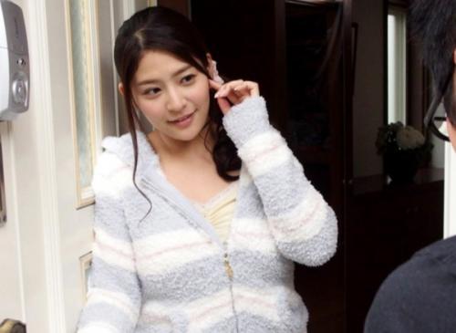 彼女のお姉ちゃんに誘惑され巨乳を見せられにチンポを咥えてフェラ抜きされ一人で遊びに行きフェラやパイズリをしてハメまくる