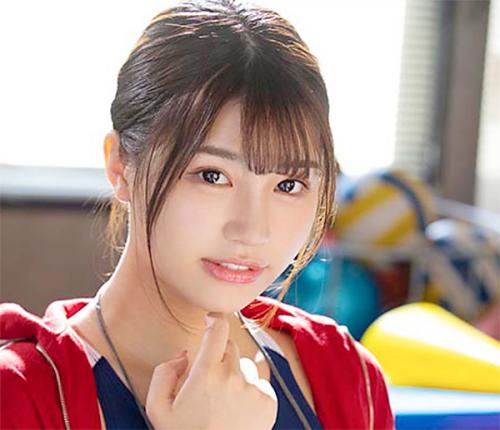 水泳部の可愛い美少女マネージャーが部員におっぱいを揉まれチンポを咥えて手マンで興奮して3Pでハメられ喘ぎまくる淫乱娘
