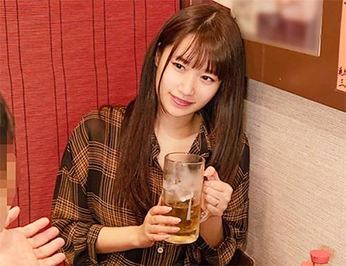 相席居酒屋で出会った人妻を部屋に連れ込み巨乳を揉みクンニするとチンポを舐めまくりハメられ喘ぎまくり中出しされる淫乱人妻！
