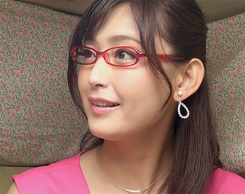 《人妻ナンパ》セレブ奥さんの下着をチェックして巨乳を揉みバイブで興奮してホテルで手マンやクンニされハメられ喘ぎまくる