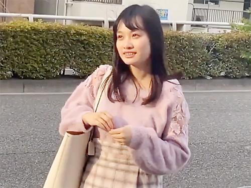 可愛い女子大生が男優の凄テクに耐える企画に挑戦して手マンやクンニで興奮して感じまくりハメられ喘ぎまくり連続中出しされる！