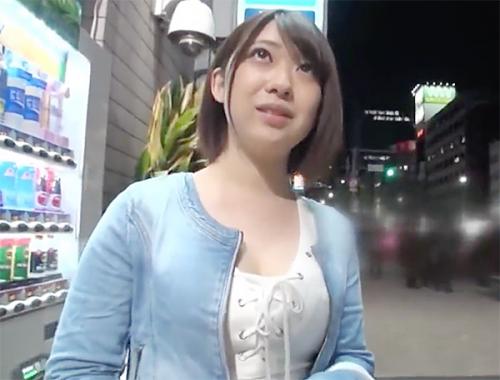 《素人ナンパ》巨乳のお姉さんに声をかけホテルに連れ込み巨乳を揉み電マで感じさせるとチンポを咥えハメられ喘ぎまくる淫乱娘