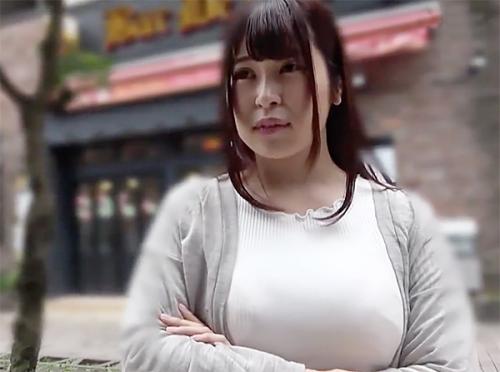 《人妻ナンパ》可愛い人妻の爆乳を揉みバイブを挿入すると興奮してチンポを咥えパイズリをして挿入され喘ぎまくる！
