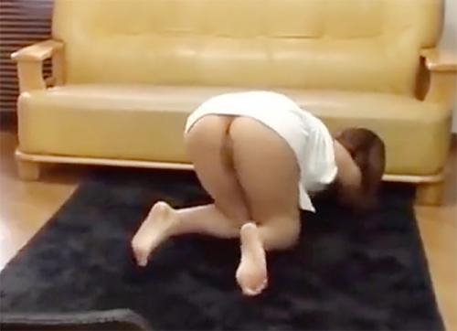 美人姉が風呂に入ってる隙に着替えを隠すとバスタオル1枚でマンチラしてるので即ハメすると拒否しながら興奮してハメまくる！