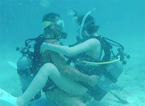 全裸でスキューバダイビングをしながら海中でセックスしてボートの上でチンポを舐めまくりパイズリしてハメまくる変態美女！