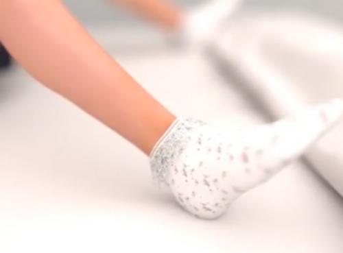 あかん！ガチのやつじゃねぇか！危険度MAXの昏睡ハメ撮り！まったく動かない〇学生の子宮を舐めまくって中出し強姦する鬼畜！