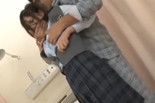 《JKレイプ》お見舞いにきた制服女子高生に襲いかかりレイプする鬼畜入院患者！