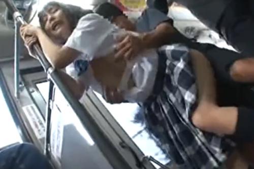 《痴漢レイプ》痴漢男に激しく犯される美少女女子高生！