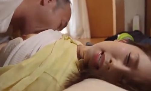 義父に犯される美人若妻
