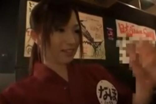 謝礼に負けてセンズリのサポートしてくれる美人お姉さん！
