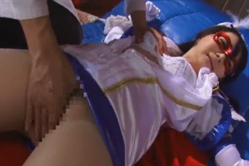 ヒロイン凌辱　両手を拘束した美少女仮面ヒロインを中出し凌辱！