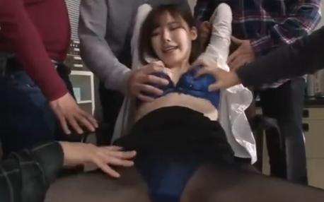 ヤリ手美人捜査官に媚薬を飲ませて集団凌辱！！