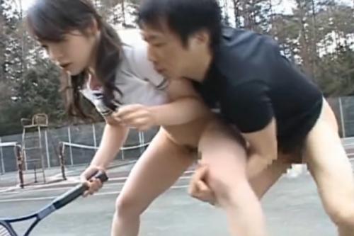 《時間停止レイプ》テニスをする女子たちの時間を止めて肉棒ぶち込む！