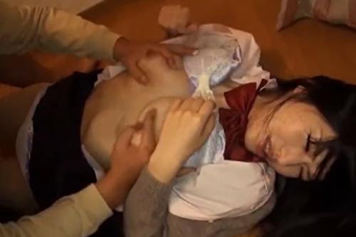 《JKレイプ》自宅で突然襲われ生チン挿入膣内射精される巨乳女子高生！