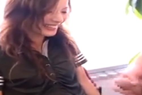 ミニスカの素人美人お姉さんが初めてセンズリ鑑賞！