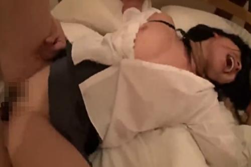 《OLレイプ》巨乳の美人ＯＬを連続中出しレイプ!