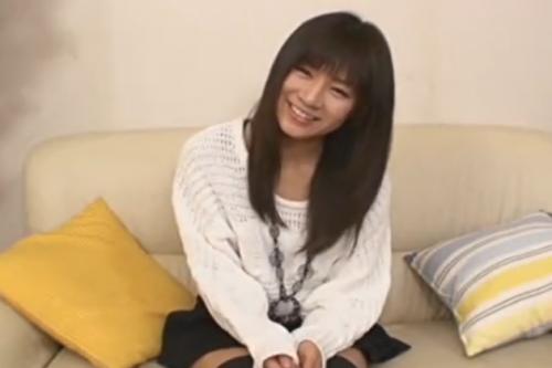 メチャかわな素人娘の初めてのセンズリ鑑賞！