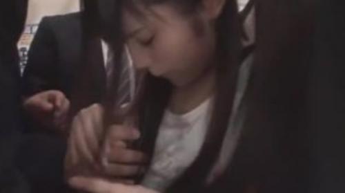 清楚な美少女を集団痴漢!!
