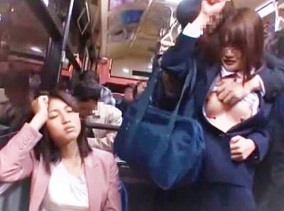 ＜西園寺れお＞バスに乗車した女教師が痴漢から生徒を守るため自分の裸体を差し出す！