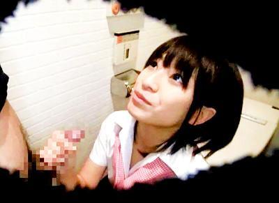 ＜成宮ルリ＞可愛い女子高生が働くバイト先のトイレでザーメン抜きを頼み込む！