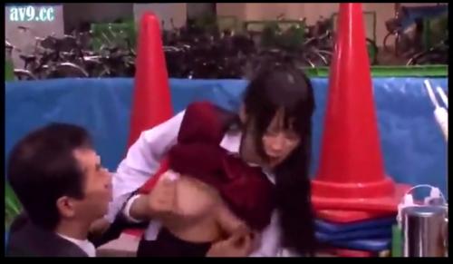 【巨乳女子高生×レイプ】制服jkがストーカーにあとをつけられて無理やりおっぱい揉まれまくって犯されちゃうw