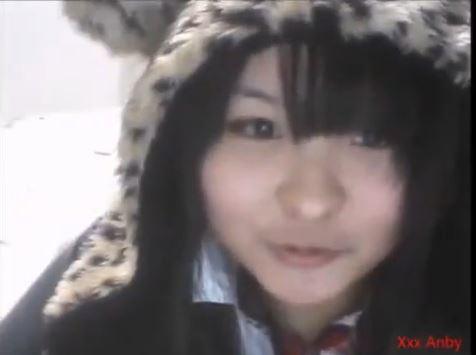 ヤバイやつｗ【素人ライブチャット動画流出 現役ｊｃニコ生BAN】現役女子中学生が木綿パンツ見せながらのオナニーしながらリアル個人撮影生配信しちゃってるｗ
