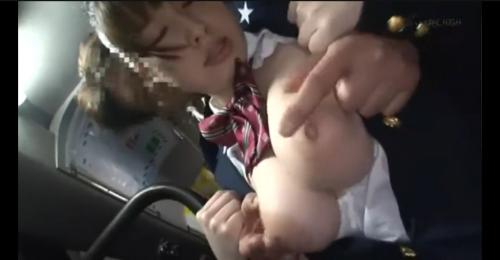 【爆乳女子高生×痴漢レイプ】かわいい超巨乳jkが背後からおっぱい揉みまくられて犯されちゃうw