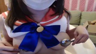 ヤバイやつｗ【素人ライブチャット動画流出 】巨乳美少女がスプーンで乳首隠しながらリアル個人撮影生配信しちゃってるｗ
