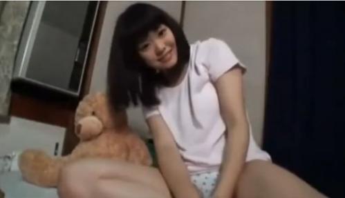 ヤバイやつｗ【素人ライブチャット動画流出 現役ｊｃ】現役女子中学生っぽい美少女がオナニーしながらリアル個人撮影生配信しちゃってるｗ