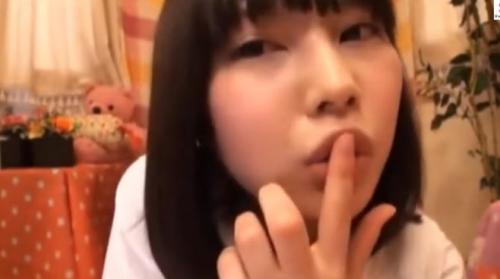 【素人ライブチャット動画 ＪＤ】かわいい女子高生がおっぱい公開して個人撮影生配信しちゃってるｗ
