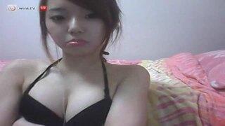 【素人ライブチャット動画 外人素人】爆乳韓国人美少女が個人撮影生配信しちゃってるｗ