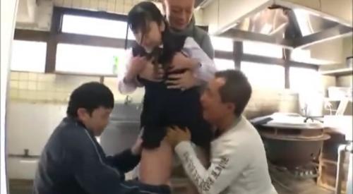 【女子高生×集団レイプ】かわいい童顔jkがおっさんの集団につかまっておっぱいやアソコを触られまくって犯されちゃうw