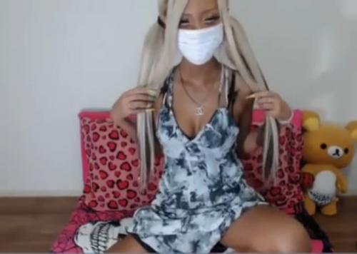 【素人ライブチャット動画 金髪黒ギャル】素人ギャルがおっぱいやお尻を公開して個人撮影生配信しちゃってるｗ