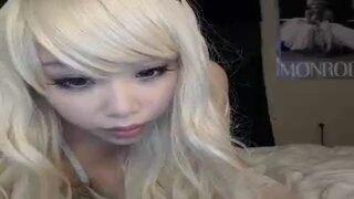 ヤバイやつｗ【素人ライブチャット動画流出 】レイヤーっぽい金髪美少女がリアル個人撮影生配信しちゃってるｗ