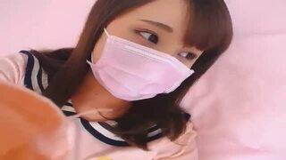 ヤバイやつｗ【素人ライブチャット動画流出 現役ｊｋ】セーラー服姿のぴんくマスクした現役女子高生がリアル個人撮影生配信しちゃってるｗ